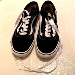 Vans Old Skool Leather OG Shoe women's size 6.5